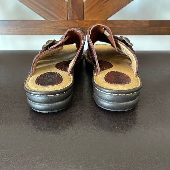 Born Leather sandals in a size 9 slip on slide on brown leather walking dresses - Picture 5 of 17